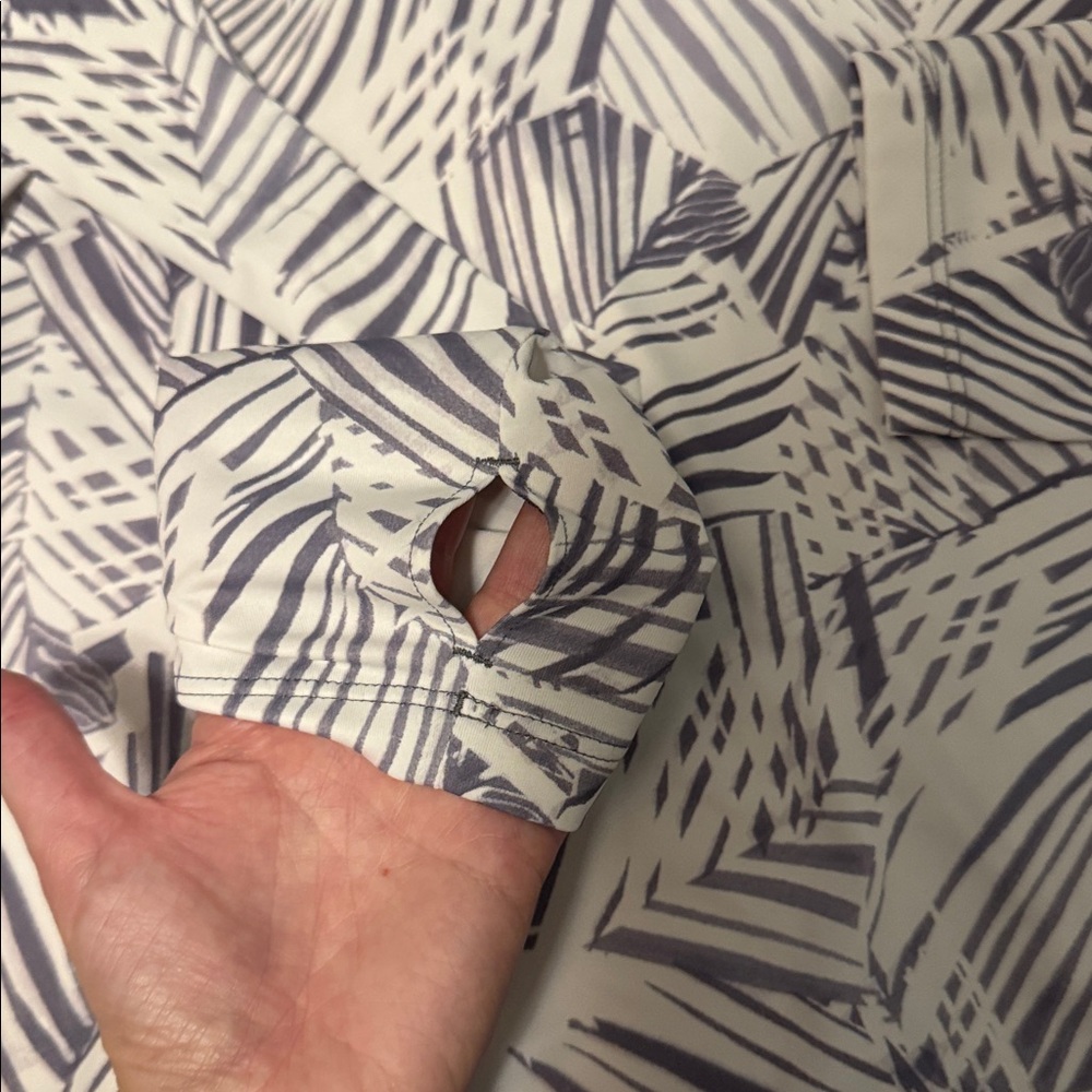 Patagonia Gray and White Capilene Hoodie - Picture 5 of 7